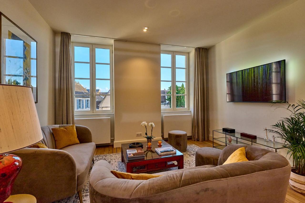 Appartement Montagnon - Les Suites Du Palais - Classe 4 Etoiles, Parking Prive, Vue Cathedrale, 3 Chambres, Primo C0Nciergerie Nevers Bagian luar foto